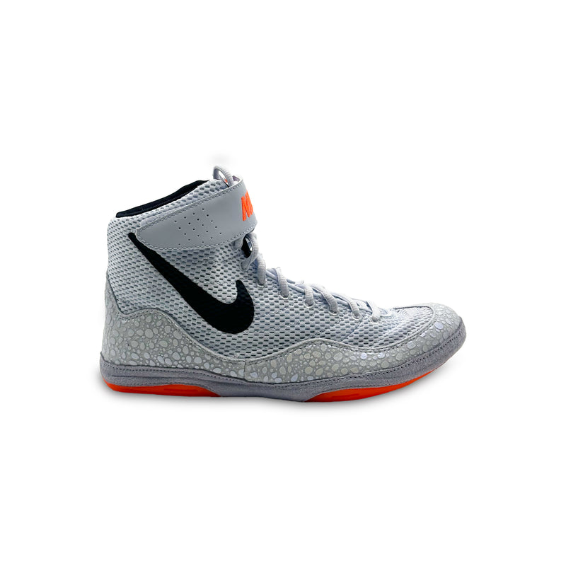 NIKE Inflict 3 SE Ringerschuhe von der Außenseite